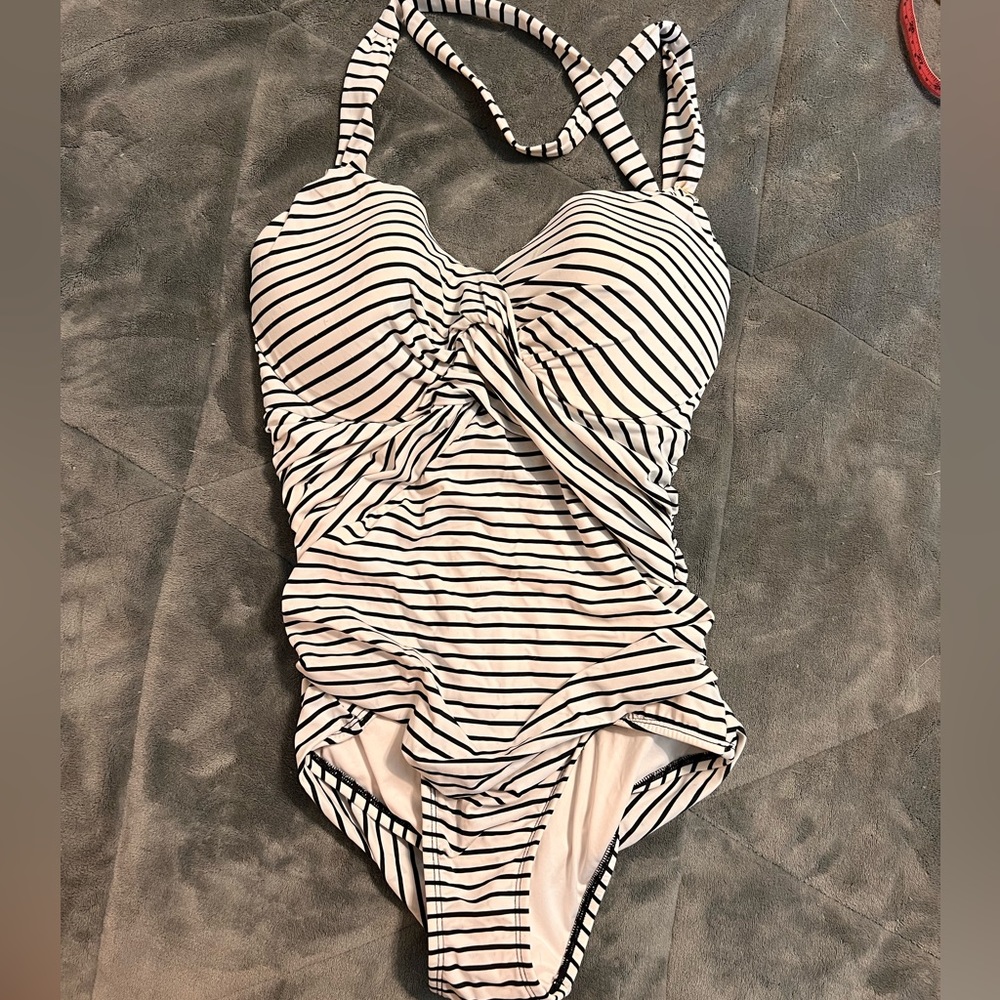 Victoria’s Secret 1 piece bathing suit